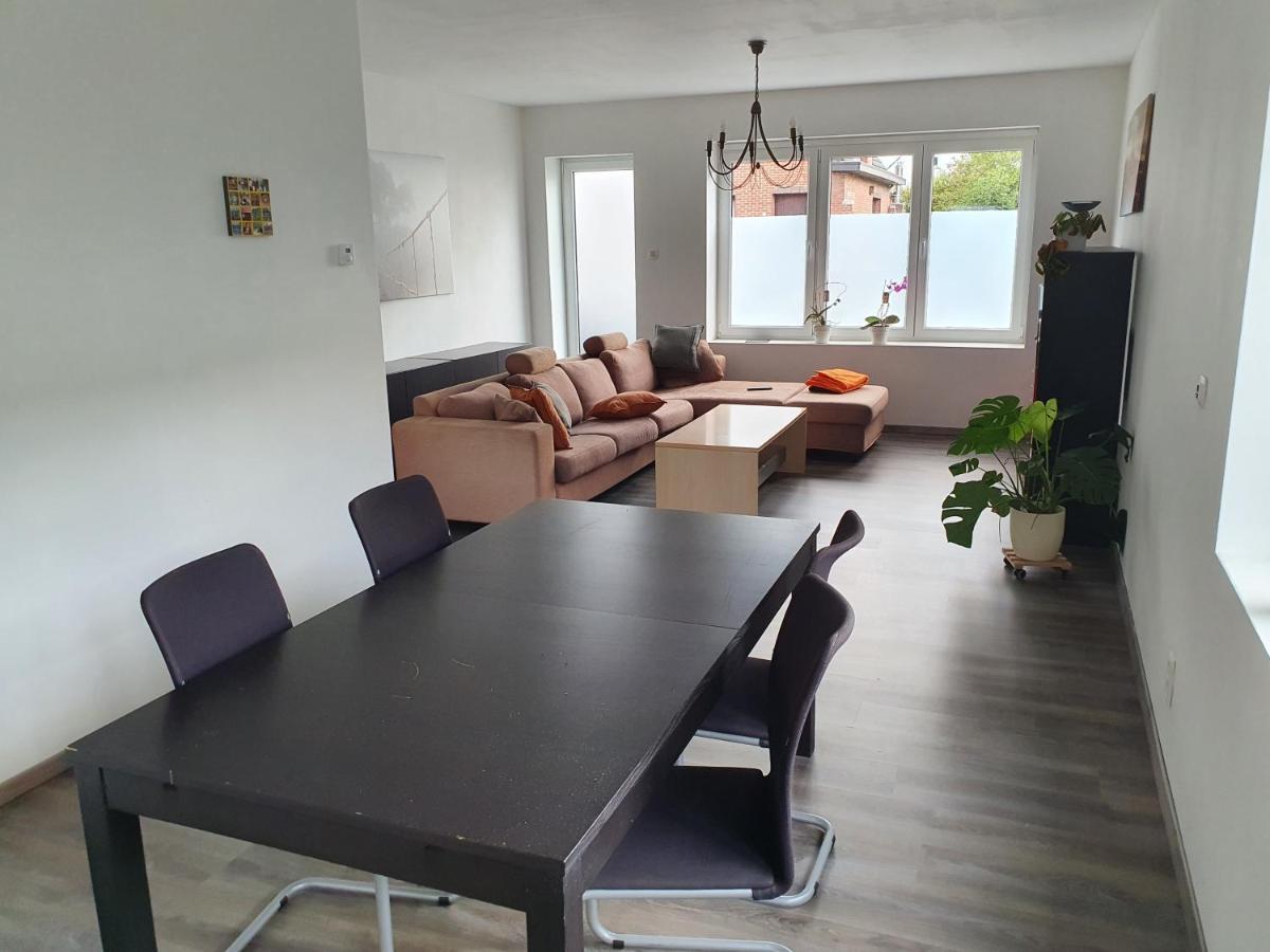 Private Room With Shared Spaces Ranst Exterior foto